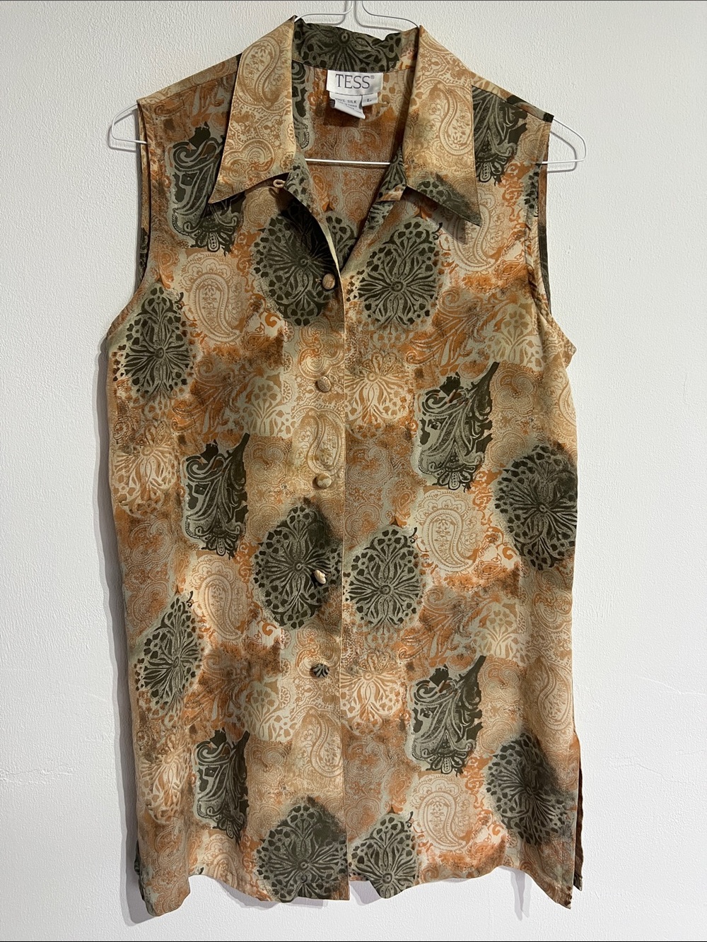 TESS Sleeveless Button-Up Blouse in Olive & Tan Paisley. 100% Silk